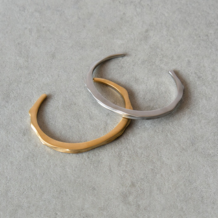 左:MATTE STEEL、右:MATTE GOLD PLATED 左:MATTE STEEL、右:MATTE GOLD PLATED