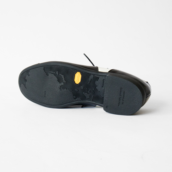 耐久性・グリップ性の高い、vibram（ヴィブラム社）のICETRKソールを採用