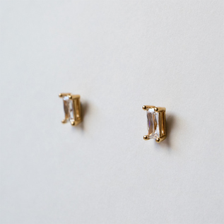 キャッチレスピアス Honesty Gold Rectangle White キャッチレスピアス Honesty Gold Rectangle White