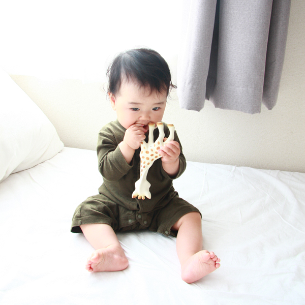 赤ちゃんが口に入れても安心な素材です