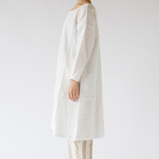 WHITE(モデル身長:162cm) WHITE(モデル身長:162cm)