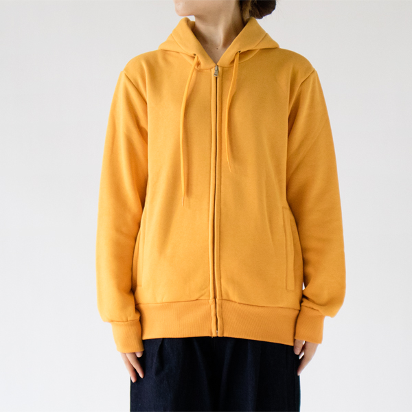 前から見た様子(モデル身長162cm・Sサイズ着用) 前から見た様子(モデル身長162cm・Sサイズ着用)