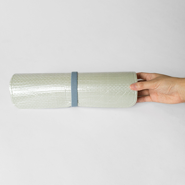 片手で持ち運べるサイズです