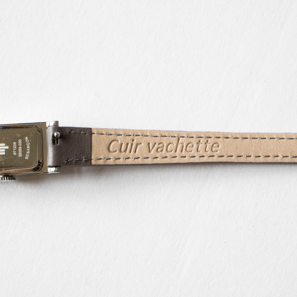 「CUIR VERITABLE」とはイタリア語で「本革」という意味です