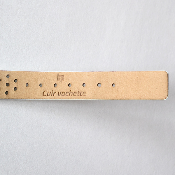 「CUIR VERITABLE」とはイタリア語で「本革」という意味です 「CUIR VERITABLE」とはイタリア語で「本革」という意味です