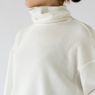ネックは折り返してもクシャッとさせても(WHITE) ネックは折り返してもクシャッとさせても(WHITE)