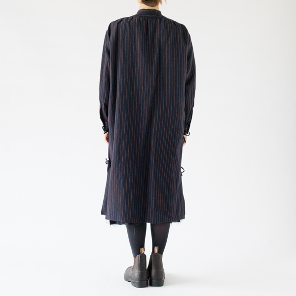 後ろから見た様子(NAVY×BROWN)
