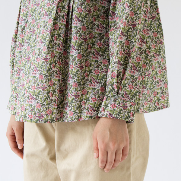 すっきりとした裾と袖口 すっきりとした裾と袖口