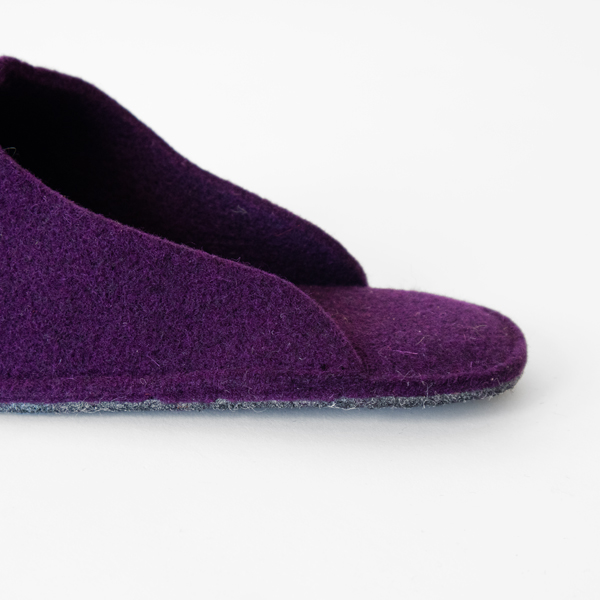 柔らかいカーブが足を包み込みます 柔らかいカーブが足を包み込みます