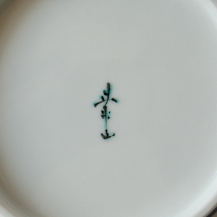 ぶどうとリス 七寸中皿／宮本泰山堂(みやもとたいざんどう)｜愛着を