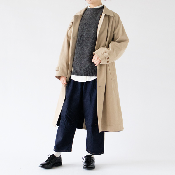 セーターと重ね着も(OFF WHITE)