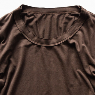 カットオフ仕様の襟ぐり(BROWN) カットオフ仕様の襟ぐり(BROWN)
