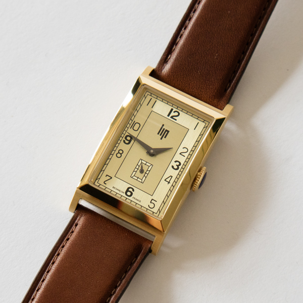 アップ(BROWN)※リューズの青色は保護フィルムです アップ(BROWN)※リューズの青色は保護フィルムです