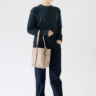 PINK BEIGE(モデル身長:162cm)※チャームは付属していません。 PINK BEIGE(モデル身長:162cm)※チャームは付属していません。