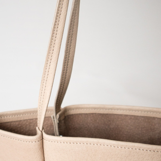肩掛け、手持ちに対応したちょうど良い長さのハンドル(PINK BEIGE) 肩掛け、手持ちに対応したちょうど良い長さのハンドル(PINK BEIGE)