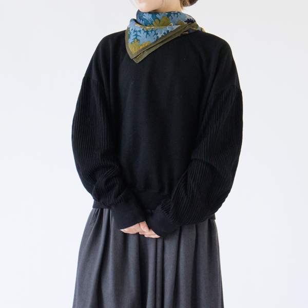 落ち着いた色合いで大人っぽく仕上げてくれます(モデル身長:162cm) 落ち着いた色合いで大人っぽく仕上げてくれます(モデル身長:162cm)