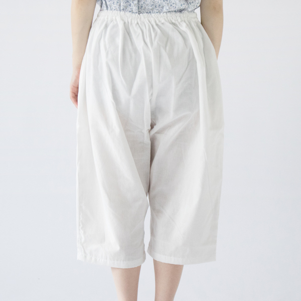 WHITE（モデル身長162cm）