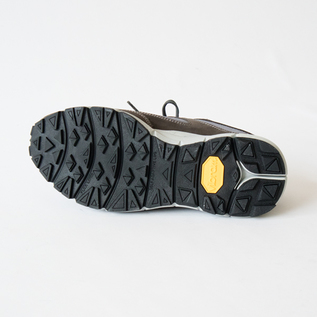アウトソールは靴底メーカー 、vibram(ヴィブラム社)のものを使用 アウトソールは靴底メーカー 、vibram(ヴィブラム社)のものを使用