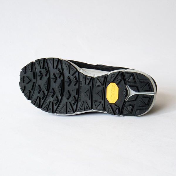アウトソールは靴底メーカー 、vibram（ヴィブラム社）のものを使用
