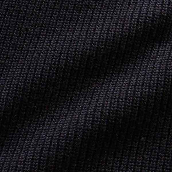 伸縮性があり、身体にフィットするリブ素材 伸縮性があり、身体にフィットするリブ素材