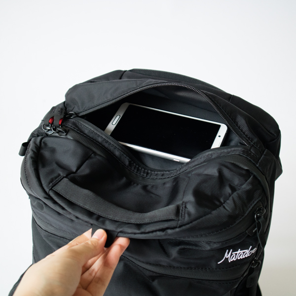 トップのポケットにはすぐに取り出したい物の収納 トップのポケットにはすぐに取り出したい物の収納