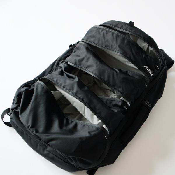 日別や用途別で使い分けできるポケット 日別や用途別で使い分けできるポケット