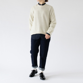 外にも中にも重ね着しやすいサイズ感(WHITE、モデル身長:162cm) 外にも中にも重ね着しやすいサイズ感(WHITE、モデル身長:162cm)