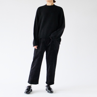 ボリュームの出過ぎない絶妙なデザイン(BLACK、モデル身長:162cm) ボリュームの出過ぎない絶妙なデザイン(BLACK、モデル身長:162cm)