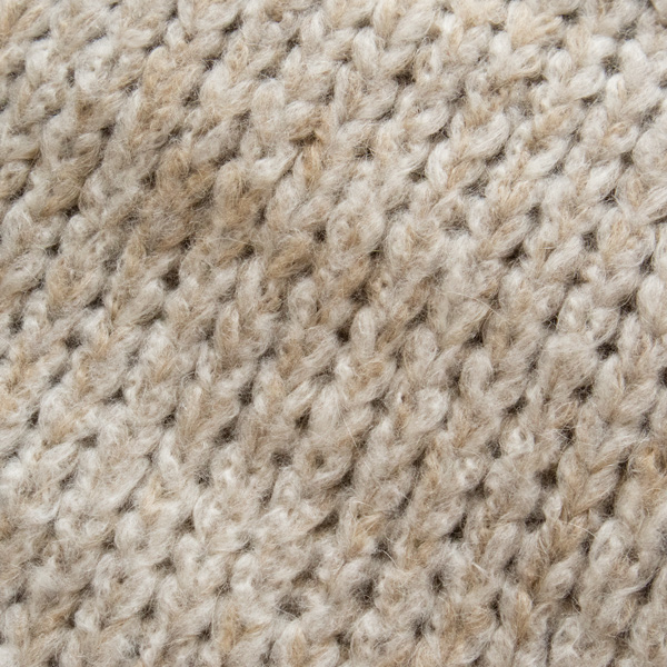 モヘア混のもけもけとした独特な素材(Ecru Chine Beige)