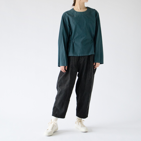 カジュアルなパンツとも合います(身長162cm・BLUE GREEN)
