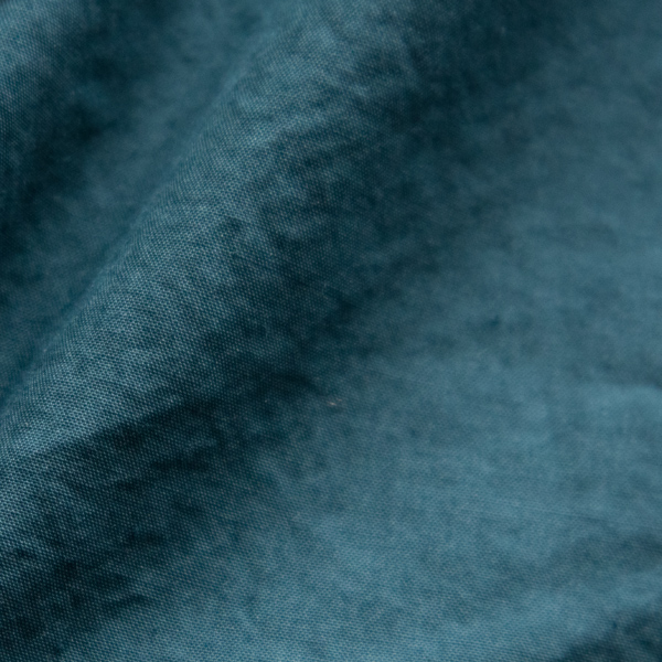 適度な光沢感を持ち、生地そのものに上品さがあります(BLUE GREEN)