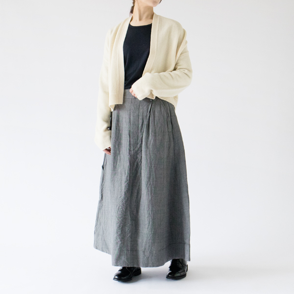 すっきりとしたショートカーディガンとして(OFF WHITE、モデル身長162cm、着方1)