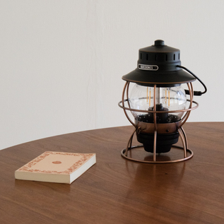 レイルロードランタン LED／BAREBONES（ベアボーンズ）｜愛着を