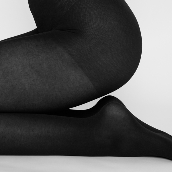 3Dニット機で編むことで、長く穿ける強度、伸縮性、柔らかさを叶えました。