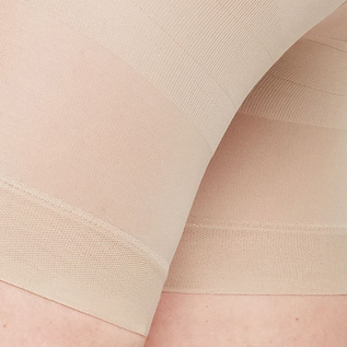 NUDE LIGHTは素肌感のあるカラー NUDE LIGHTは素肌感のあるカラー