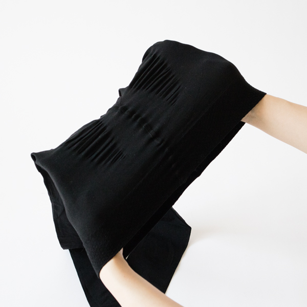 伸縮性のある素材（BLACK）