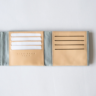 8つのカードケース付き(LIGHT BLUE) 8つのカードケース付き(LIGHT BLUE)