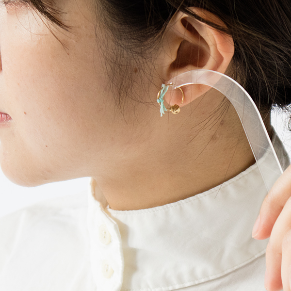 小ぶりながら存在感のあるピアス(ref856.2)