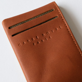 革のマットな質感が落ち着いた印象を生み出しています(BEIGE) 革のマットな質感が落ち着いた印象を生み出しています(BEIGE)