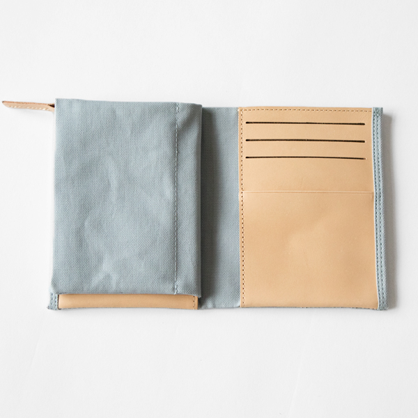 10つのカードスロット付き(LIGHT BLUE)