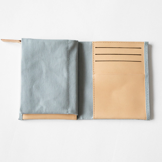 10つのカードスロット付き(LIGHT BLUE) 10つのカードスロット付き(LIGHT BLUE)