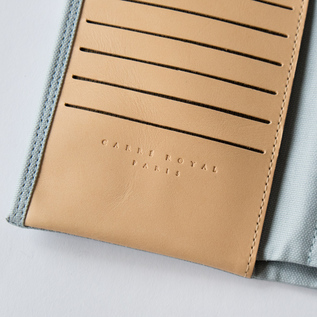 ベジタブルタンニン鞣しを施した革(LIGHT BLUE) ベジタブルタンニン鞣しを施した革(LIGHT BLUE)