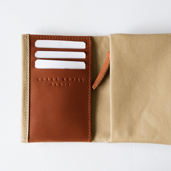 3つのカードスロット(BEIGE)