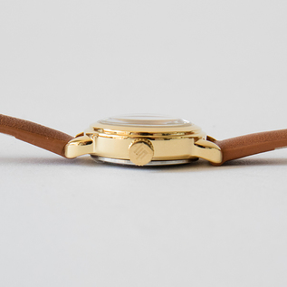 リップ　lip レディース　時計 スクエア ゴールド　未使用　稼働品　エナメル革 リップ lip レディース 時計 スクエア ゴールド 未使用 稼働品