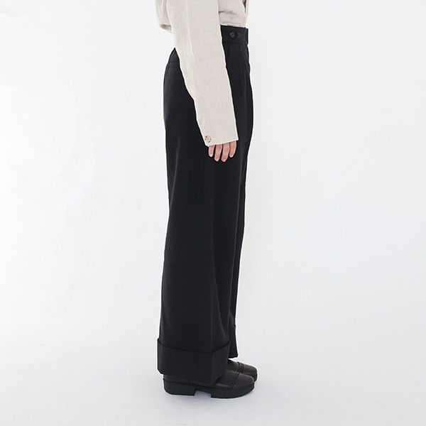身長164cm・BLACK