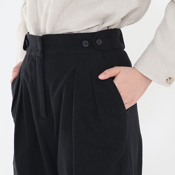 両サイドには便利なポケット(BLACK)