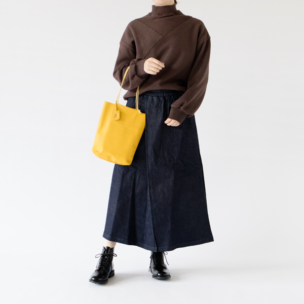 秋冬の装いに華やかさを(YELLOW・モデル身長162cm)