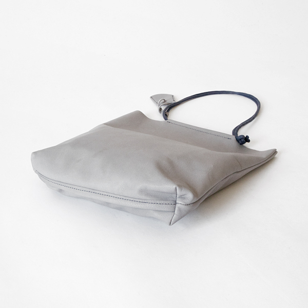 5cmほどのマチがあります(GREY-NAVY)