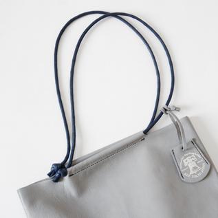 細身のショルダーラインが美しい(GREY-NAVY) 細身のショルダーラインが美しい(GREY-NAVY)