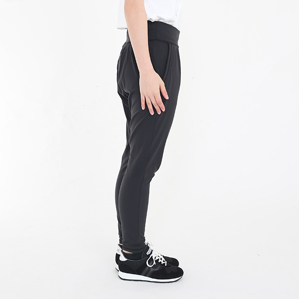 アロンジェスリムアンクルパンツ(L・モデル身長164cm) アロンジェスリムアンクルパンツ(L・モデル身長164cm)